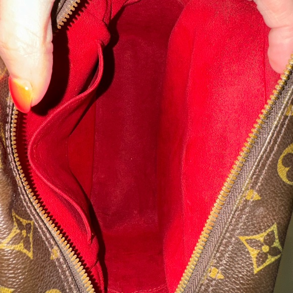 Louis Vuitton Excentri-Cité Handbag - Picture 15 of 16